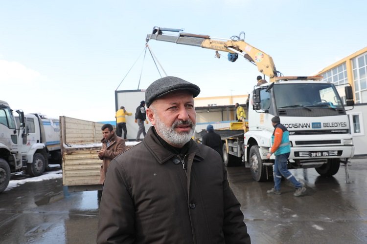 Kayseri Kocasinan'dan deprem bölgesine mobil mutfak -