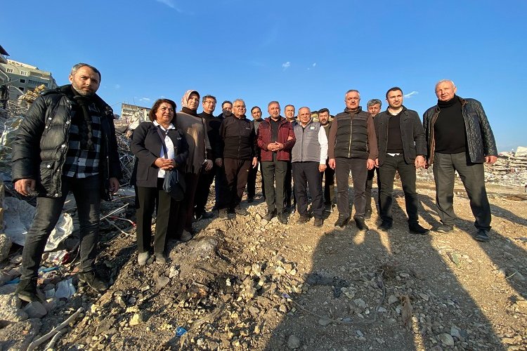 Kayseri meclisinden depremzedelere ziyaret -
