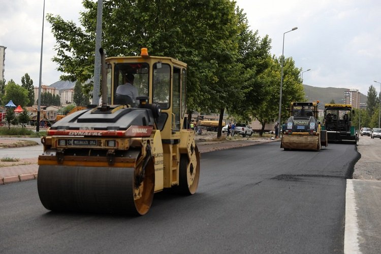 Kayseri Melikgazi asfalt çalışmalarını hızlandırdı -