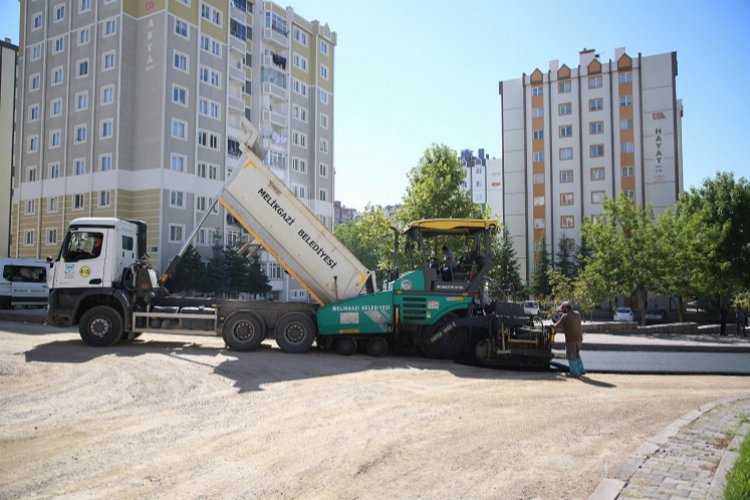 Kayseri Melikgazi'de asfalt çalışması sürüyor -
