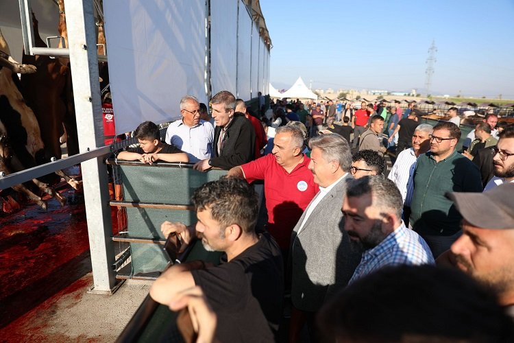 Kayseri Melikgazi'de bayram sevinci -