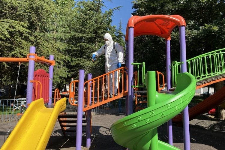 Kayseri Melikgazi'de parklara dezenfeksiyon -