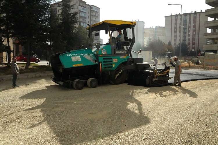 Kayseri Melikgazi'de ulaşımda konfor yeni asfaltla artıyor -