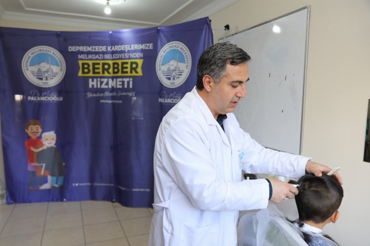 Kayseri Melikgazi'den depremzedelere berber hizmeti -