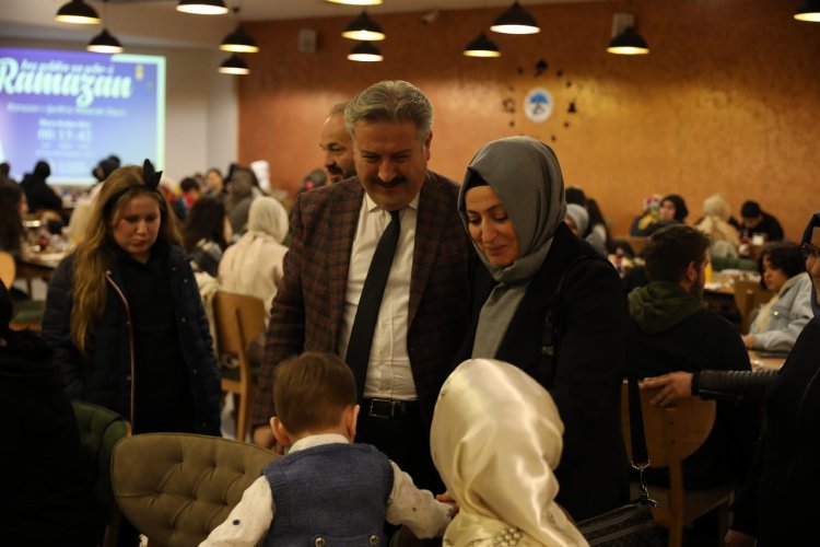 Kayseri Melikgazi'den yetimlere özel sofra -