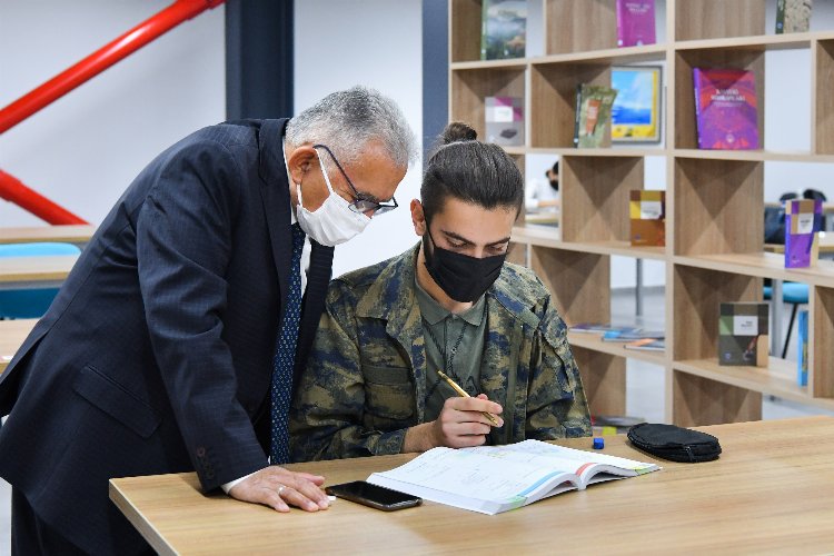 Kayseri merkez kütüphanesine saat ayarı -