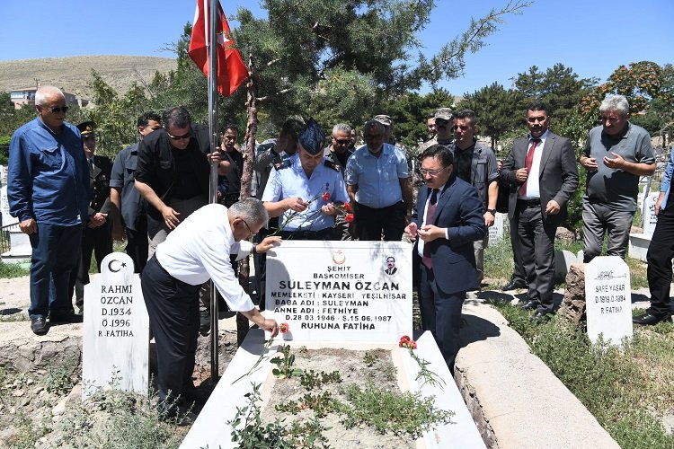 Kayseri'nin 15 Temmuz şehitlerine ziyaret -