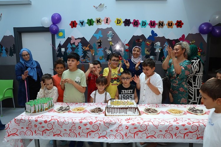 Kayseri'nin engelsiz çocuk evinde doğum günü etkinliği -