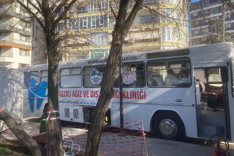 Kayseri'nin Gezici Diş Kliniği depremzedelerin hizmetinde -