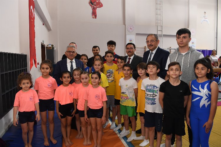 Kayseri protokolü gençlerle buluştu -