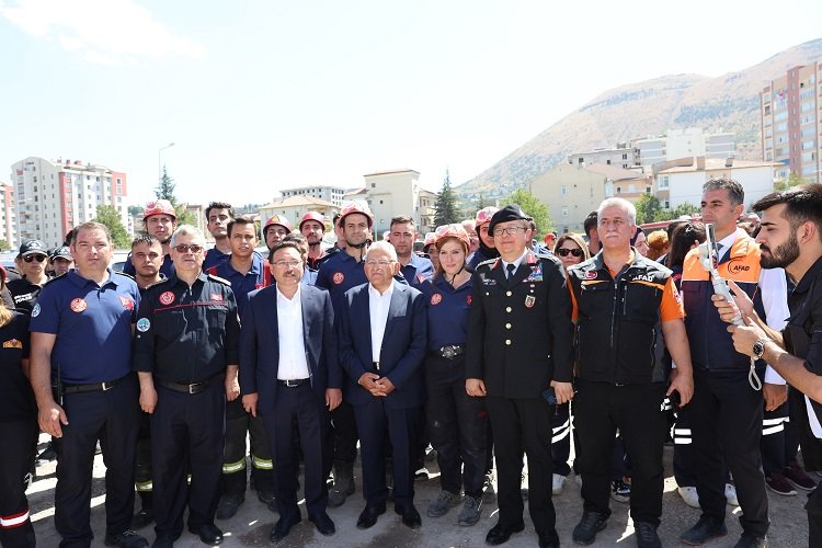 Kayseri protokolü AFAD tatbikatını izledi -