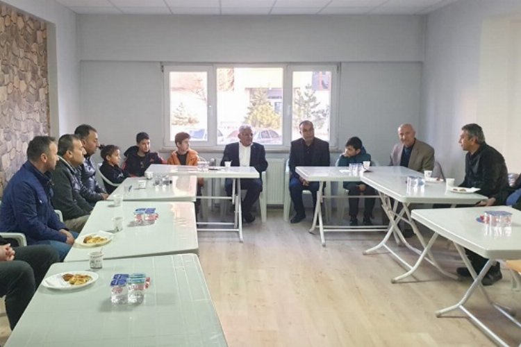 Kayseri protokolü depremzedelerle buluştu -