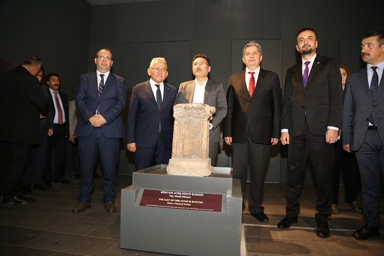 Kayseri protokolünden Ateş Kültü Sunağı gezisi -