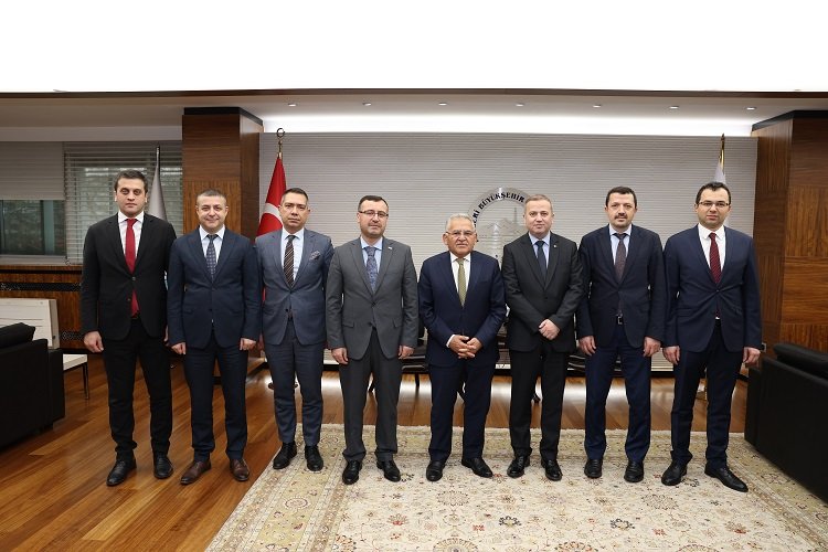 Kayseri protokolünden Büyükkılıç'a ziyaret -