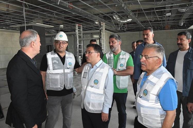 Kayseri protokolünden havaalanı mesaisi -