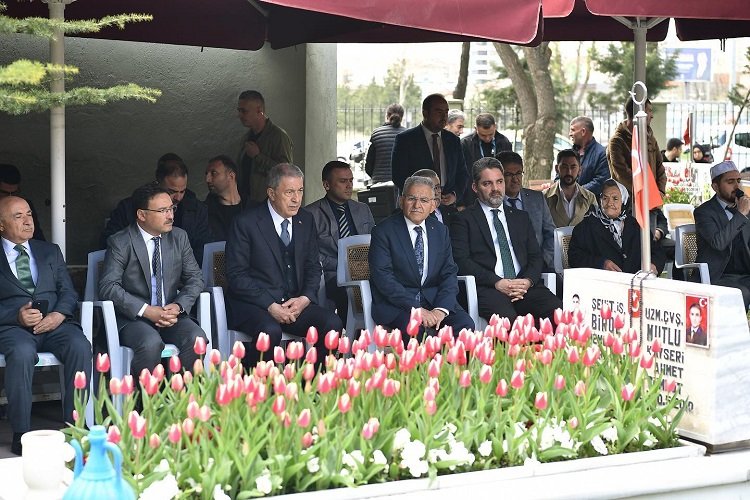 Kayseri protokolünden şehitlik ziyareti -