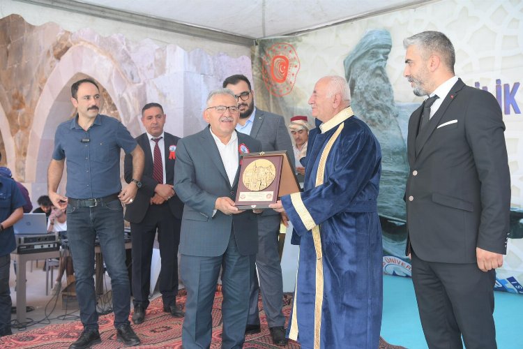 Kayseri protokolünden Sultanhanı Kervansarayı'nda Ahilik kutlaması -