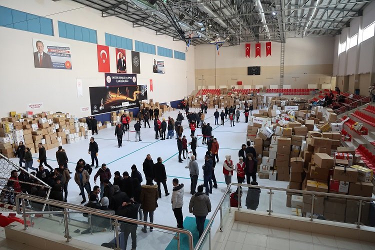 Kayseri Talas Avrupa'dan gelen yardımları dağıttı -