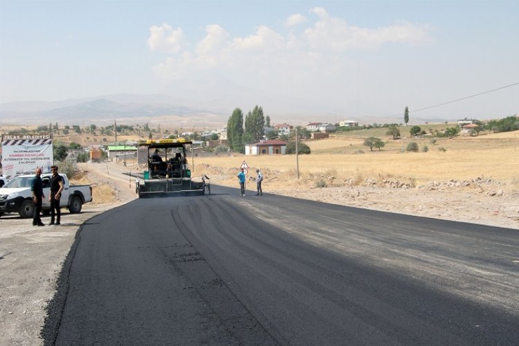 Kayseri Talas Belediyesi'nden Kamber'de asfalt çalışması -