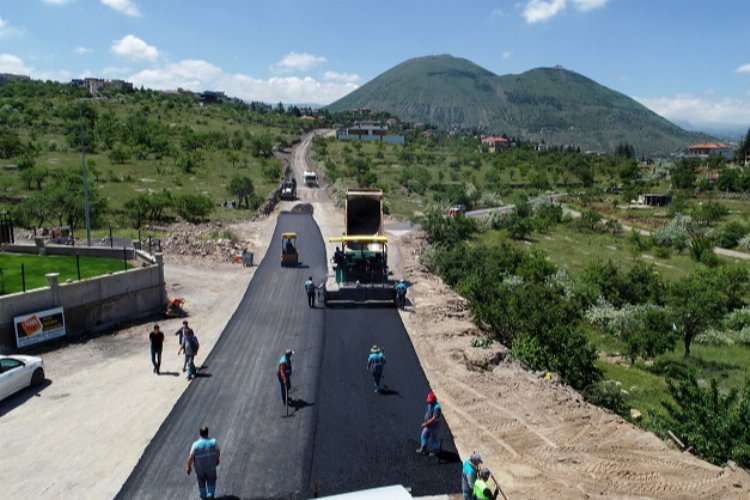 Kayseri Talas'ta asfalt çalışması sürüyor -