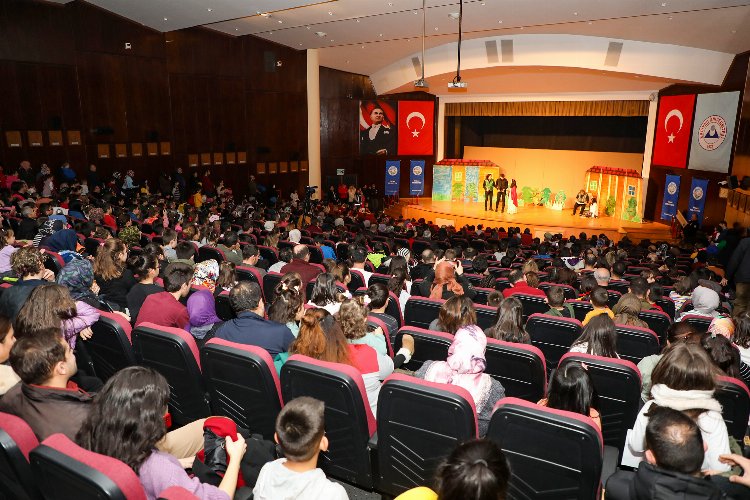 Kayseri Talas'ta çocuklara karne hediyesi -