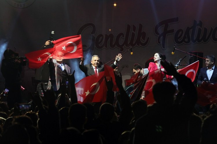 Kayseri Talas'ta coşkulu kutlama -
