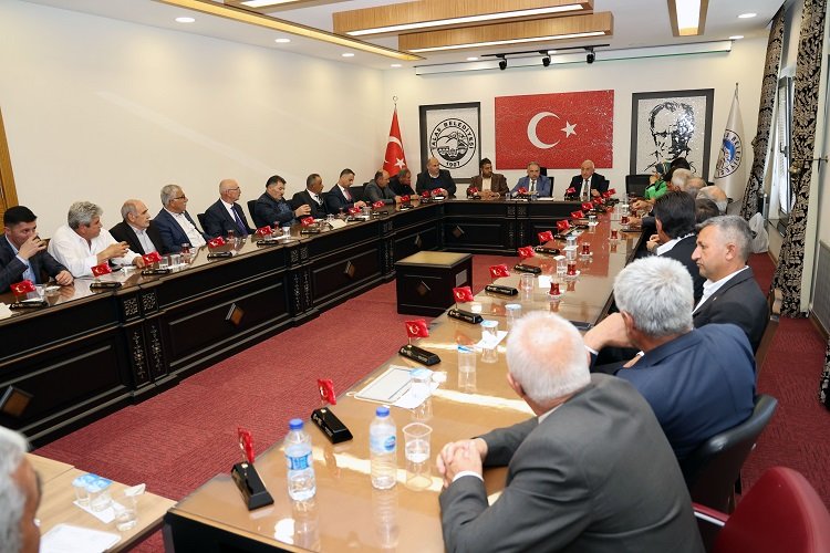 Kayseri Talas'ta cumhuriyet temalı muhtarlar toplantısı -