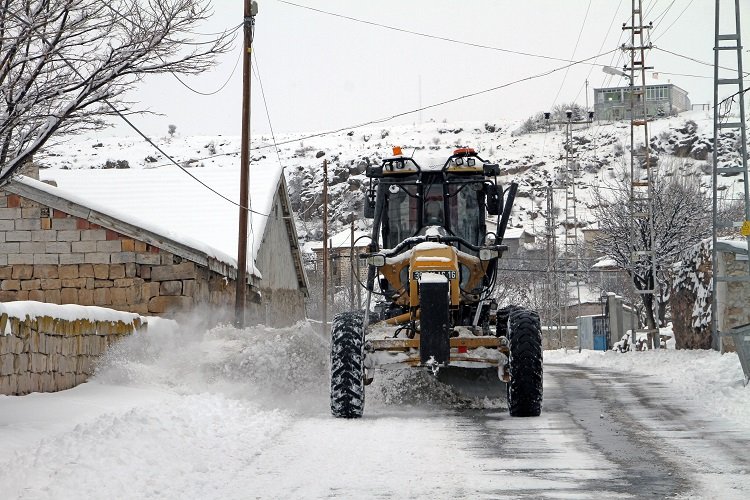 Kayseri Talas'ta kar çalışmaları tam gaz -