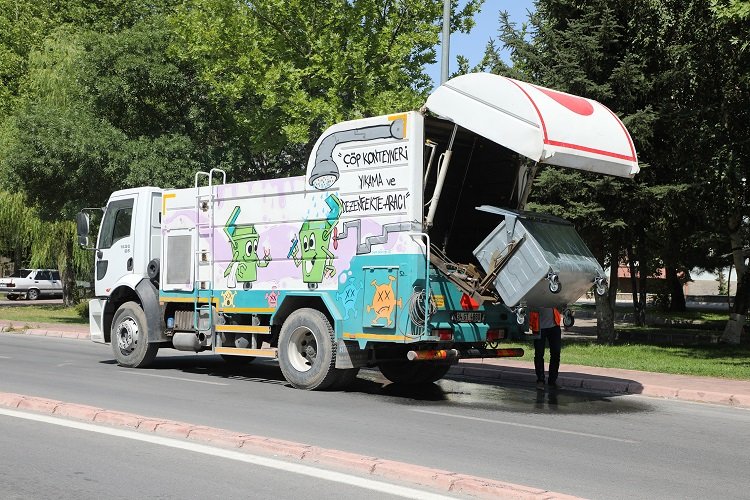 Kayseri Talas'ta konteynere parfümlü yıkama -