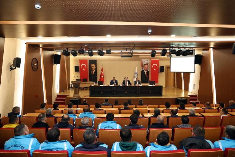 Kayseri Talas'ta kış ekibine moral -