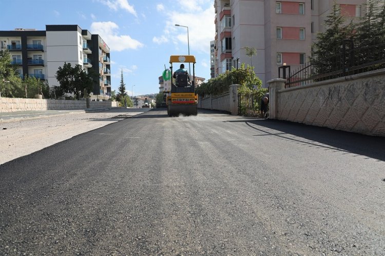 Kayseri Talas'ta kış öncesi asfalt bakımı -