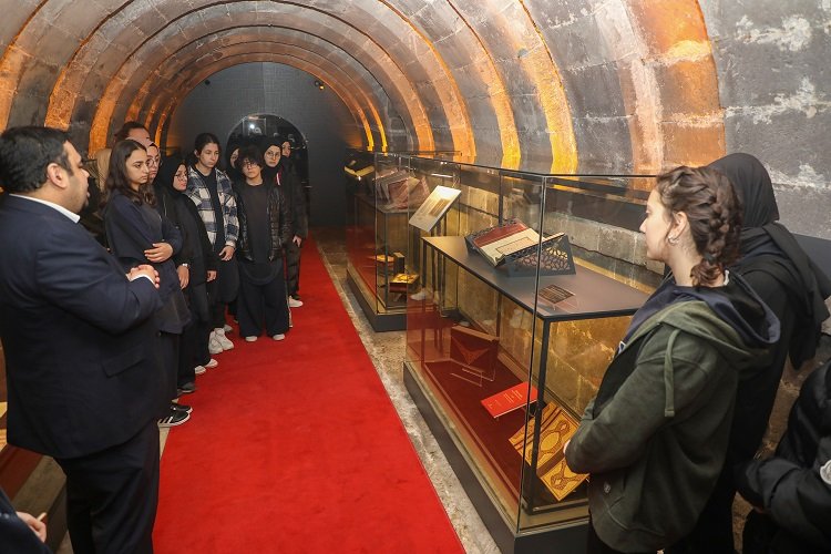 Kayseri Talas'ta Kur'an sergisine büyük ilgi -
