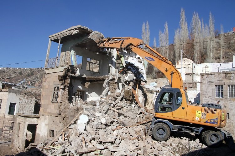 Kayseri Talas'ta metruk mesai -