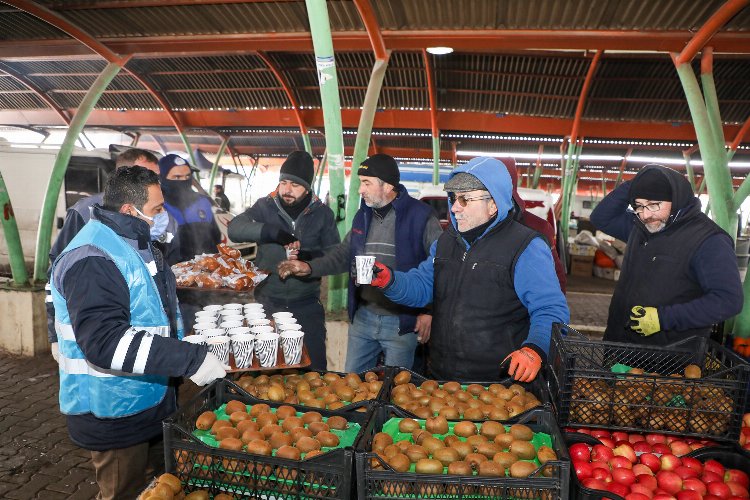 Kayseri Talas'ta pazar esnafına soğuk günde sıcak çorba -