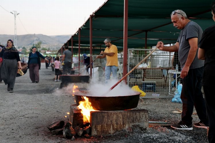 Kayseri Talas'ta piknik havasında kışa hazırlık -