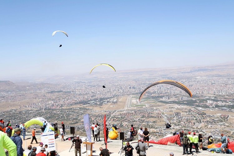 Kayseri Talas'ta Yamaç Paraşütü heyecanı -