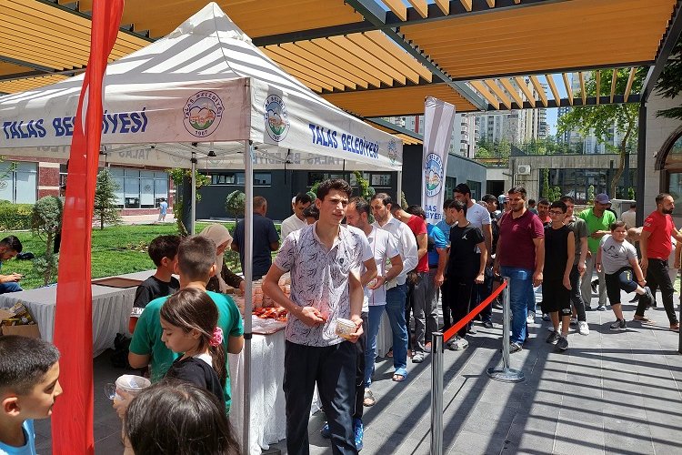 Kayseri Talas'tan aşure ikramı -
