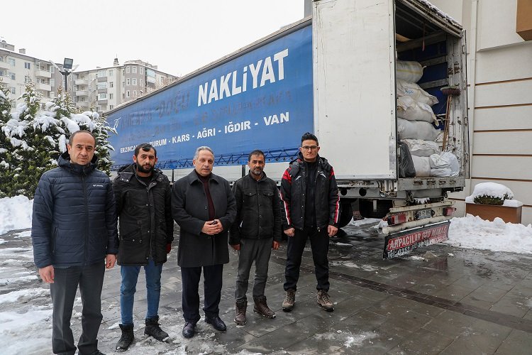 Kayseri Talas'tan yardım TIR'ı -