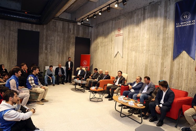 Kayseri Talaslı gençler 'Genç Ofis'te buluşuyor -