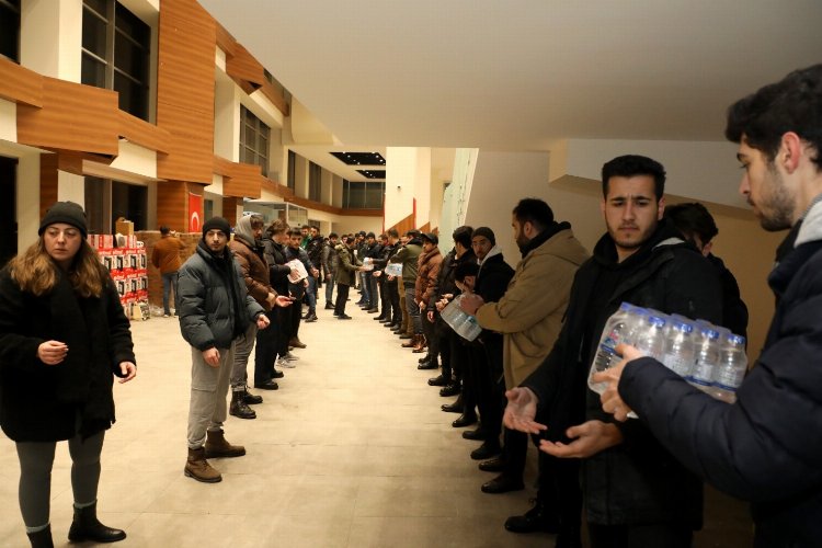 Kayseri Üniversitesi'nden deprem bölgesine yardım -