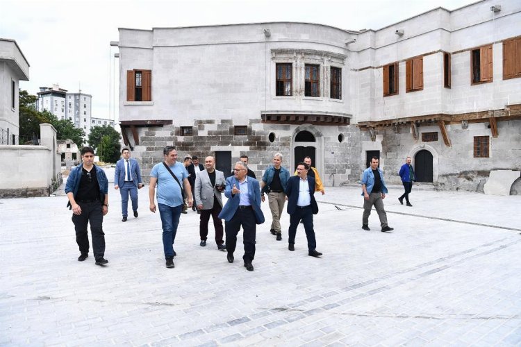 Kayseri Valisi Gökmen Çiçek'ten 'tarihi' ziyaret -