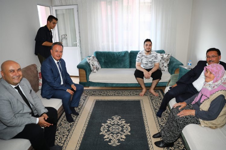 Kayseri Valisi'nden 'evde bakım' ziyareti -