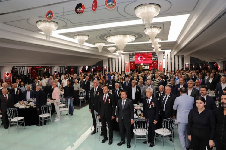 Kayseri Valisi'nden gaziler onuruna yemek -