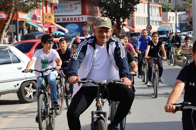 Kayseri Yahyalı Belediyesi'nden çocuklara karne eğlencesi -