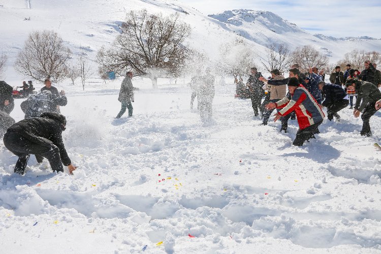 Kayseri Yahyalı Belediyesi personeli Kar Festivalinde buluştu -