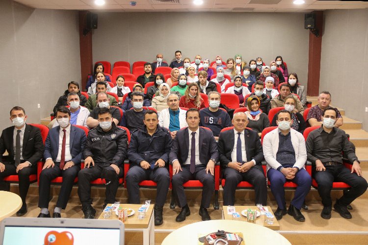 Kayseri Yahyalı'da sağlık çalışanlarının Tıp Bayramı kutlandı -
