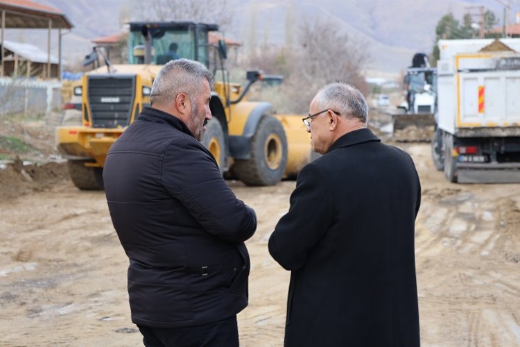 Kayseri Yahyalı'da yollarda asfalt hazırlığı -