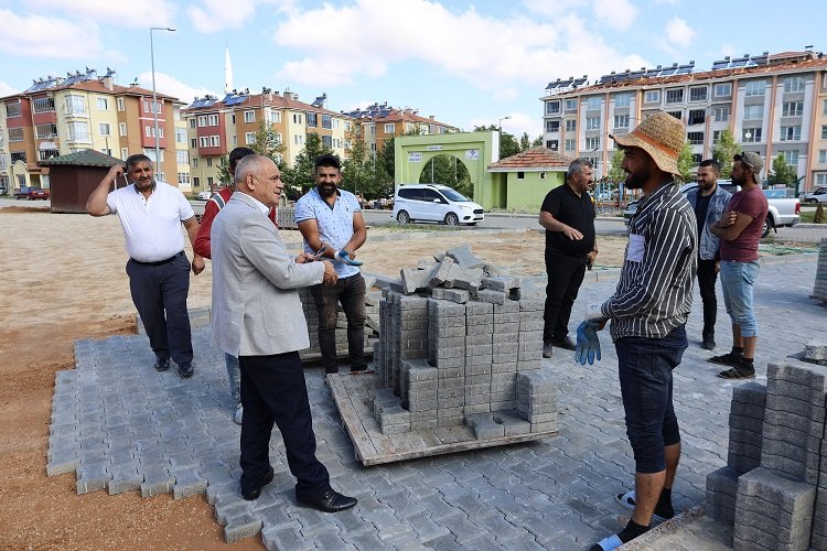 Kayseri Yahyalı yollarında parke çalışması -