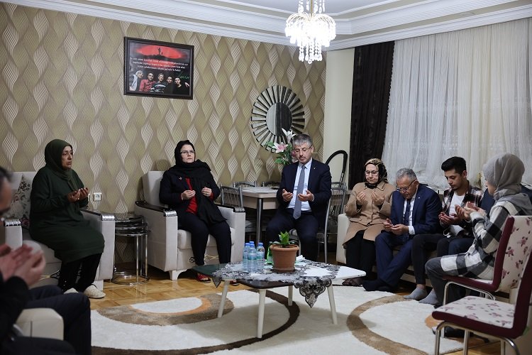 Kayserili şehit ailesine anlamlı ziyaret -