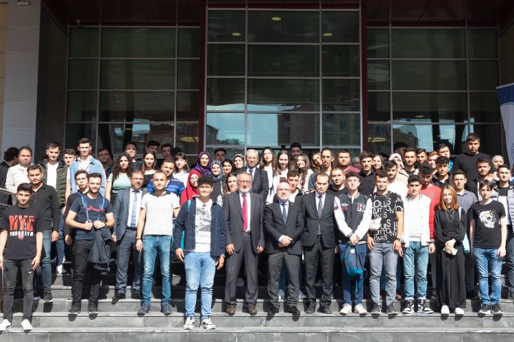 KAYÜ Rektörü Karamustafa öğrencilerle buluştu -